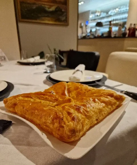 Khachapuri Penovani im Restaurant Alaverdi